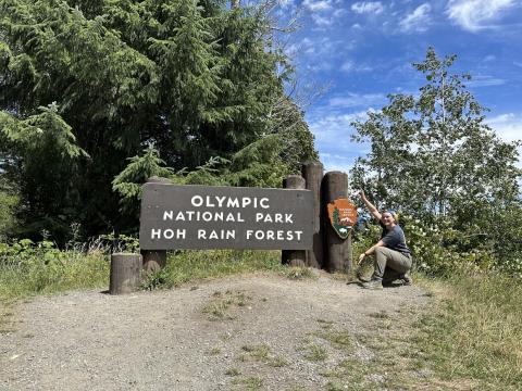 Kyla Richards poses with the Olympic National Park sign